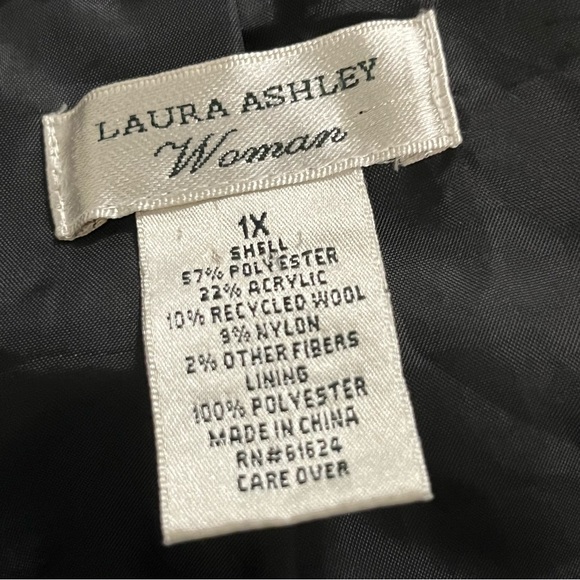 Laura Ashley Vintage Cape - Picture 6 of 9
